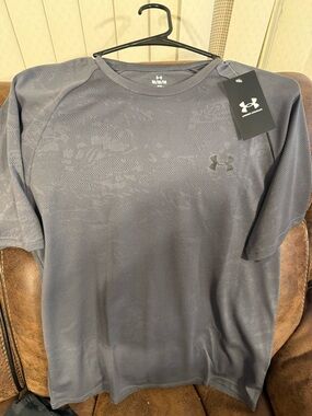 2 Under Armour Men’s Short Sleeve Tees
